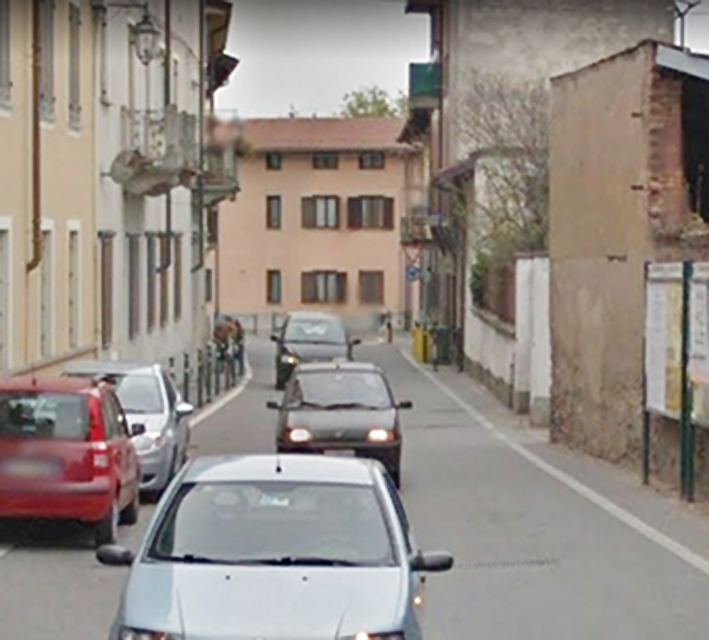 Caluso, già abbandonato  il senso unico in via C. Battisti