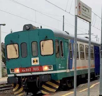 Montanaro: troppo pieno il treno, cinquanta pendolari lasciati in stazione