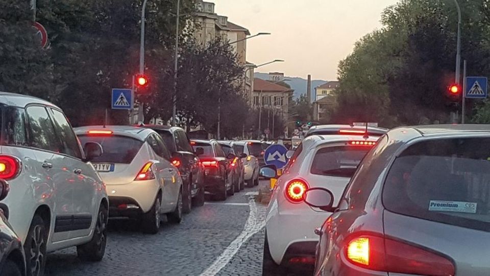 Bon Ton stradale, questo sconosciuto:  nella giungla urbana  tra ciclisti, automobilisti e pedoni