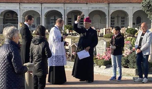 IVREA – Il Vescovo Edoardo al Cimitero della città