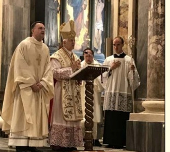 CHIVASSO – Monsignor Cerrato ha celebrato nel Duomo la Santa Messa solenne della mattina di Pasqua