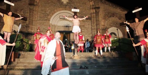 PONT CANAVESE – Torna la Strada della Croce, la rievocazione della Passione in costume d’epoca