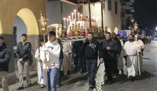 VEROLENGO – Processione del Cristo Morto, tantissimi i partecipanti all’antico rito devozionale