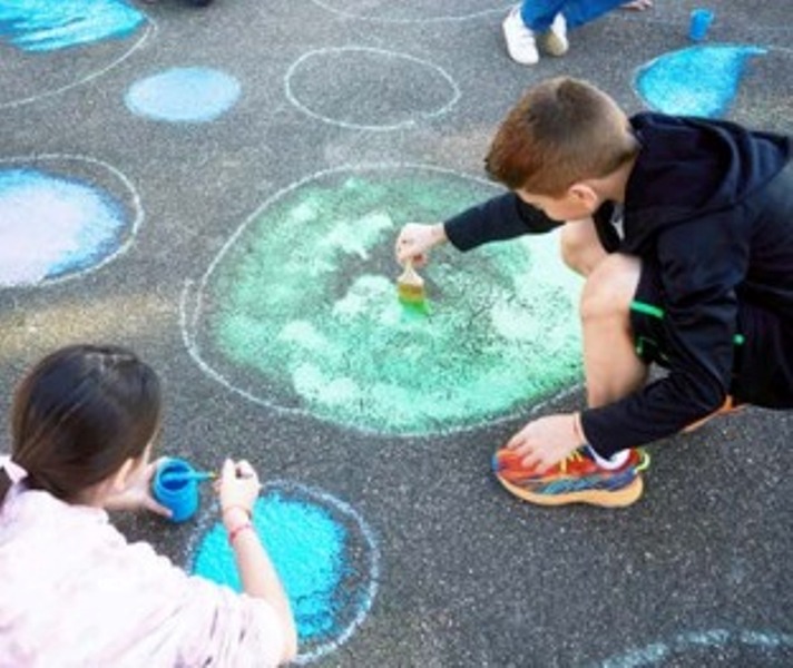 RIVAROLO – “Parchi giochi diffusi”: i bambini colorano gli spazi a loro destinati