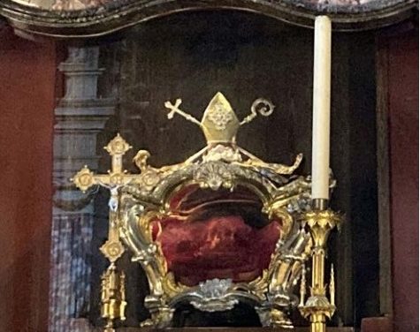 IVREA –  San Savino, patrono di tutti. L’urna in Duomo per la messa presieduta da monsignor Arnolfo