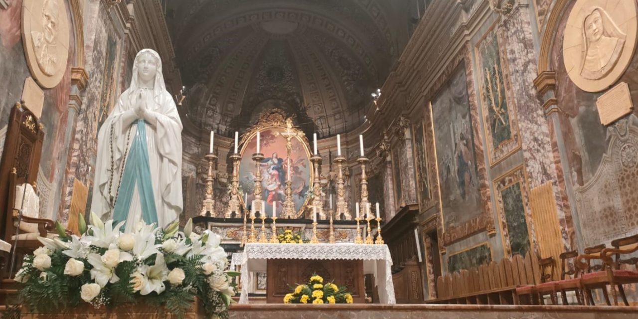 IVREA – La Madonna di Lourdes festeggia con noi Cristo Re – IL VIDEO CON L’ARRIVO DELLA SACRA EFFIGE