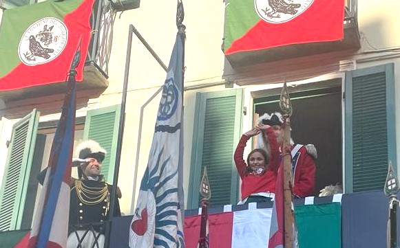 IVREA – Storico Carnevale – Alzata degli Abbà, Consegna del libro – E anche promozione del territorio