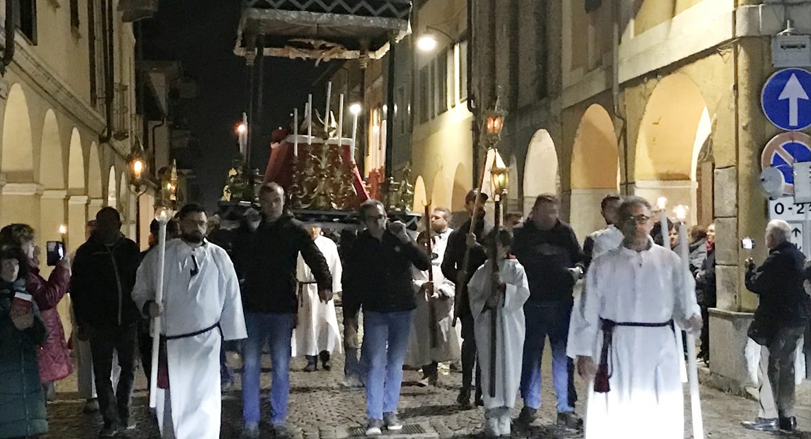 VEROLENGO – La tradizionale processione del Cristo Morto