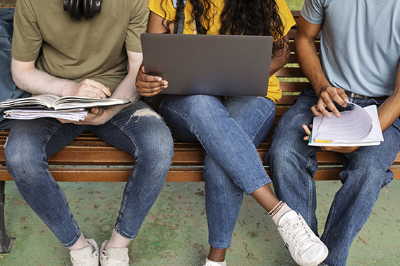 Il tempo sospeso prima della fine della scuola (di Fabrizio Dassano)