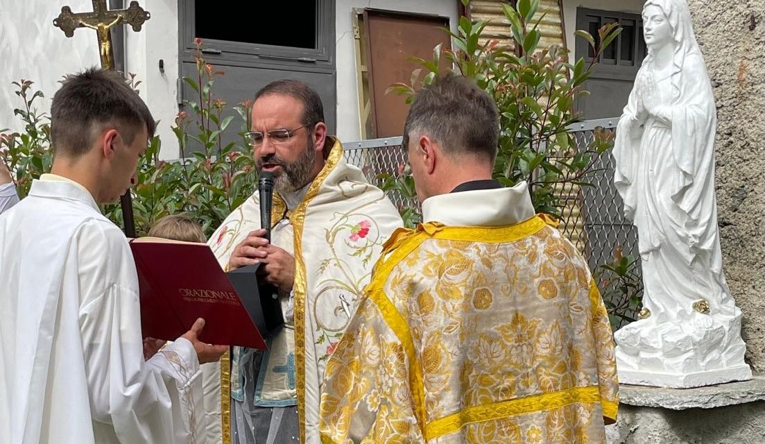 VALPRATO SOANA – Nella Festa dell’Assunta, benedetta la statua restaurata della B.V.Maria