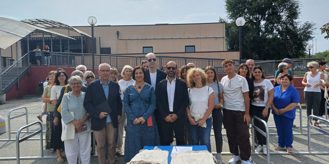 IVREA – Al Liceo Gramsci taglio del nastro per l’aula all’aperto