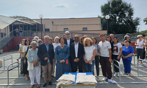 IVREA – Al Liceo Gramsci taglio del nastro per l’aula all’aperto