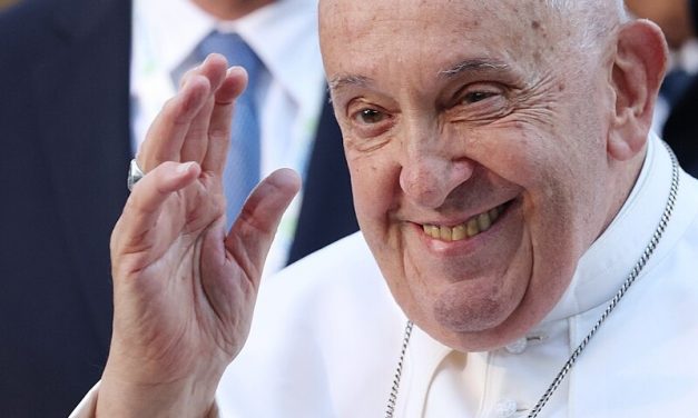 AUGURI SANTO PADRE – Papa Francesco oggi compie 88 anni