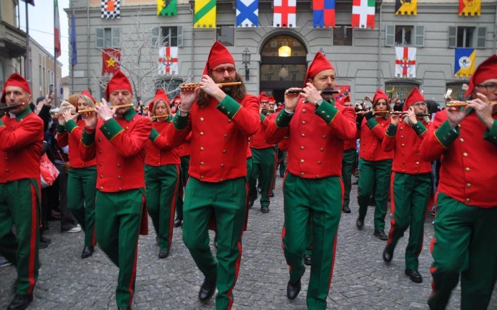 Il popolo del Carnevale non si spaventa per due gocce…