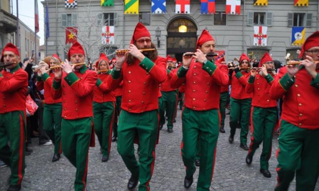 Il popolo del Carnevale non si spaventa per due gocce…