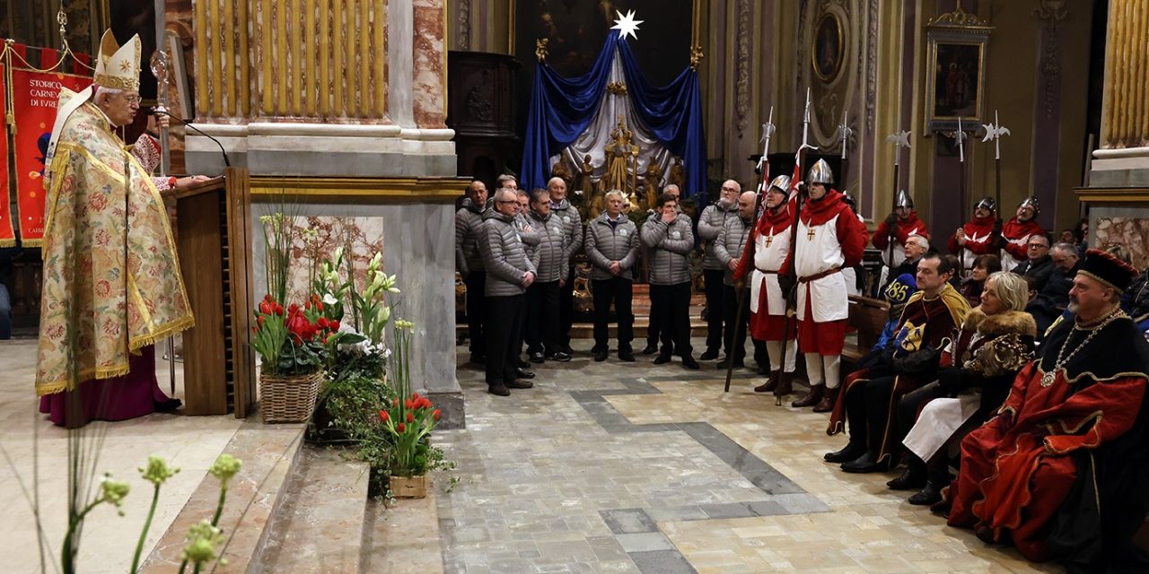 IVREA – L’offerta del cero votivo all’Assunta apre lo Storico Carnevale 2025